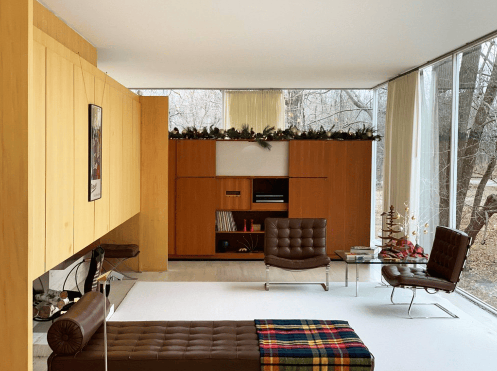 The Enduring Allure of Modernist Interior Design: Functionality and ...
